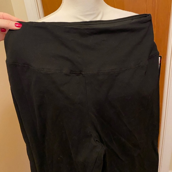 🔥💥1 available💥 *BRAND NEW* Black Capri leggings - Picture 5 of 8